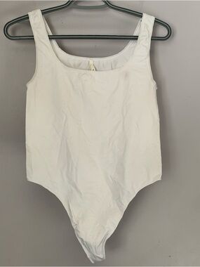 Babaton White Woman’s One-Piece Bodysuit with Scoop Neck Medium